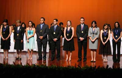 Graduandos recibieron distinciones