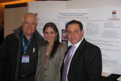 Estudiantes de Odontología en conferencias