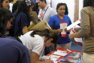 Vista parcial de la participación de la UFM en la Feria del Colegio Internacional.