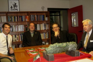 James Webb, Giancarlo Ibárgüen S., Sean Dimond y Stanley Stillman en la UFM.
