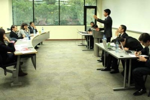 Vista de uno de los encuentros en el Primer Torneo Interuniversitario de Debates, en la UFM.