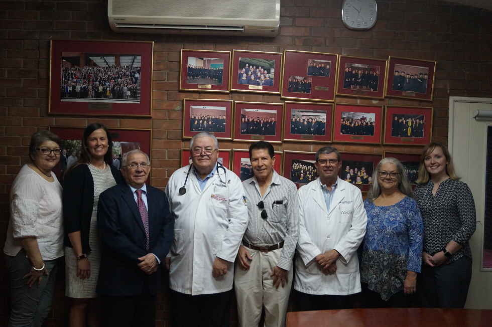 Doctor Roberto Sosa Visitó La Facultad De Medicina El Amigo De La Marro