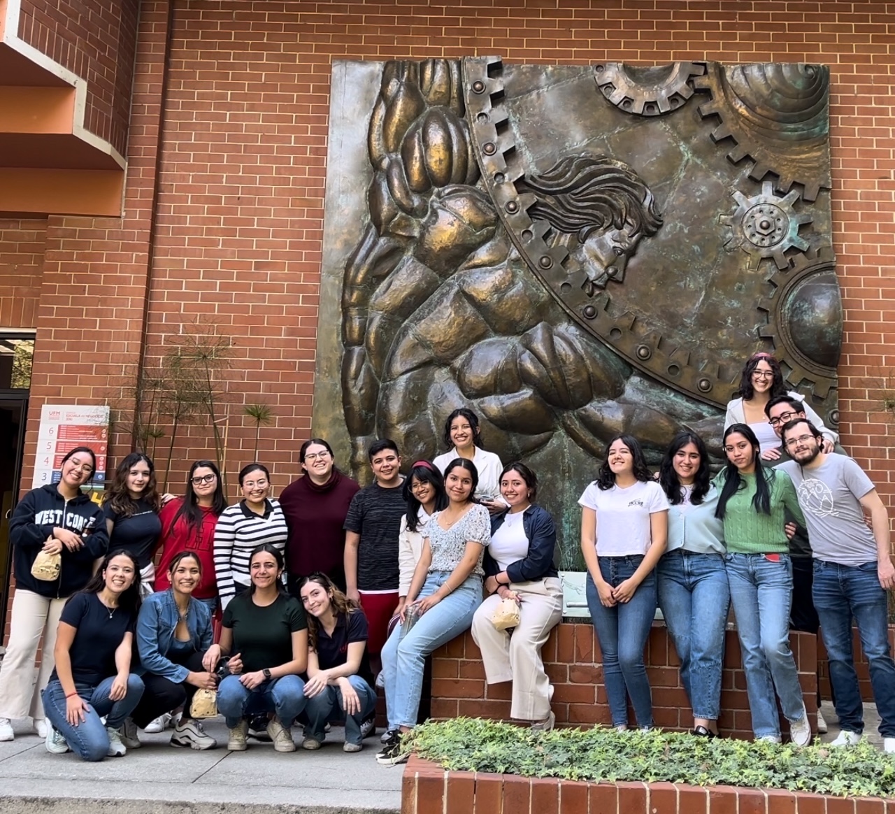 Ufm Rbu Nuevos anfitriones se familiarizan con el campus UFM - El Amigo de la Marro