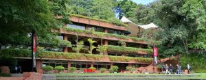 250721b-edificio-academico-ufm-harry-days