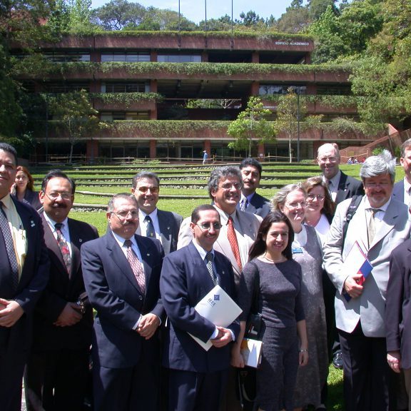 0303312c_ieee_frente_al_edificio_acadc3a9mico