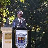 040112_fritz_con_busto_atras