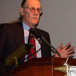 040325_smith_en_hayek