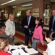 040423_ayau_desoto_y_gis_con_alumnos