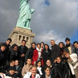 050106_estudiantes_estatua_de20la_libertad