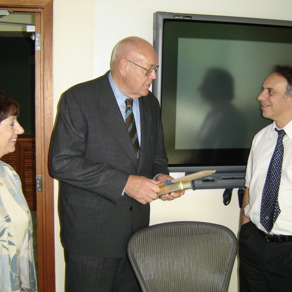 070508, shultz y cachanosky ufm