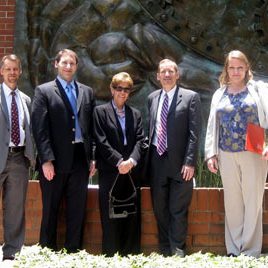 110531_ufm_embajadausa