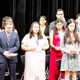 241108c-graduandos-distinguidos-ufm