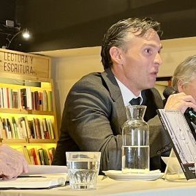 250208c-blum-abril-mollinedo