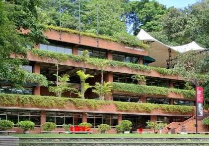 250721b-edificio-academico-ufm-harry-days
